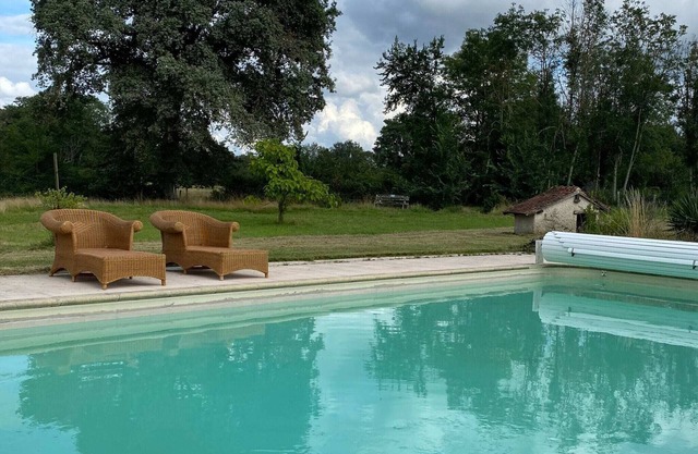 Cosy Farmhouse Lussac-les-églises, Swimming Pool