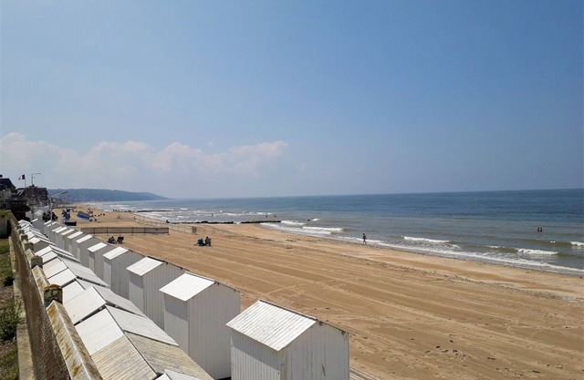 Cosy new apartment 300m from the sea