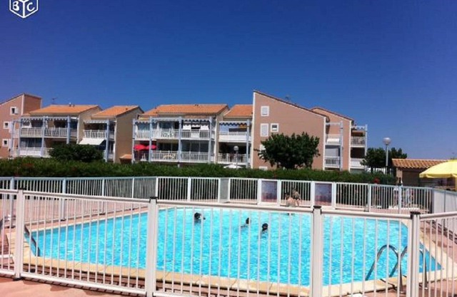 COSY garden apartment, air conditioning, swimming pool, parking, wifi, sec. res. ANCV