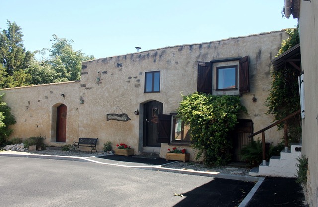 Cosy gîte based in the heart of a rural village, 25 mins from Carcassonne