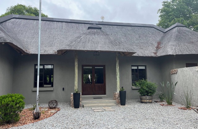 Cosy home in Big 4 Estate, 14 kms from Hoedspruit offering peace and tranquility