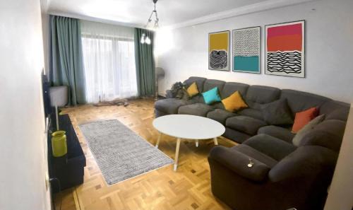 Cosy One bedroom Apartment near Opera, Tumanyan & Pushkin streets, by Zoravor church, Self Check In, City Centre, Yerevan