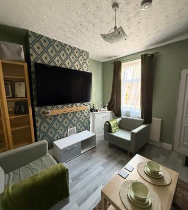 Cosy Room Near Train & Hospital