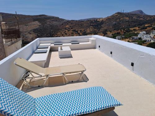 Cosy Rooms in Traditional Cycladic House
