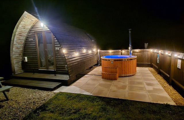 Cosy Rural Cabin with Wood Fired Hot Tub