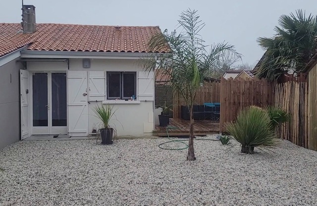 Cosy semi-detached house, terrace 800m from the swimming pool