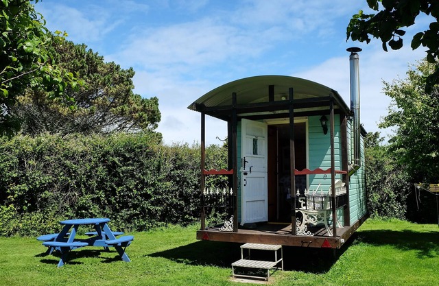 Cosy Shepherds Hut nr Kynance cove