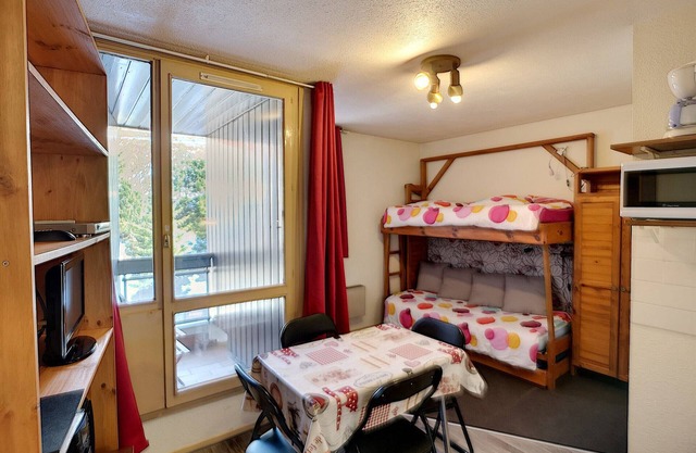 Cosy Studio for 2 in Reberty 1850 - Close to Slopes with Balcony, WiFi & Ski Locker