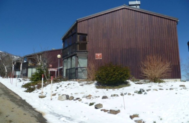 Cosy studio with private terrace, quiet location 100 meters from Mont d'Olmes ski resort