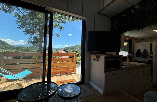 Cosy Tiny House with lake and mountain views