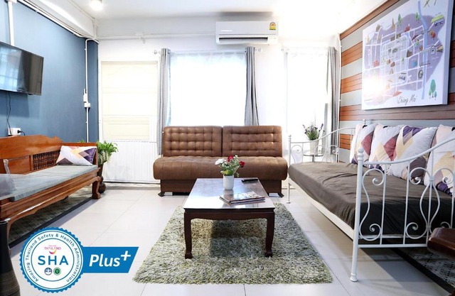 Cosy Town Home at the Old City