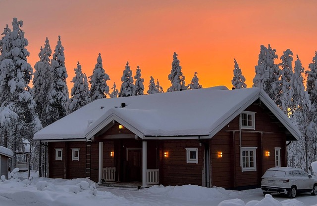 Cosy Villa Aurora at Pyhä fell | 2 ski cards included | outdoor hottub