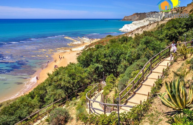 Cosy villa few steps away from the beach and the centre, among fields & valleys