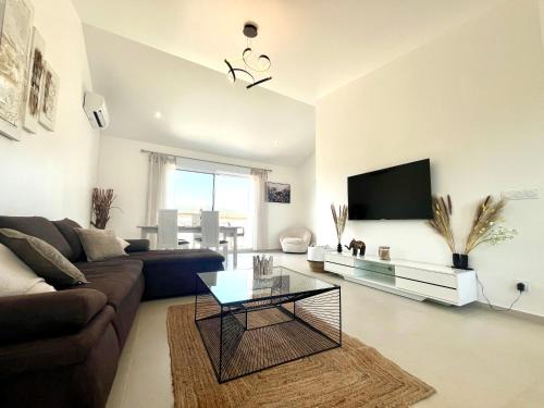 Cosy village Home with Horizon