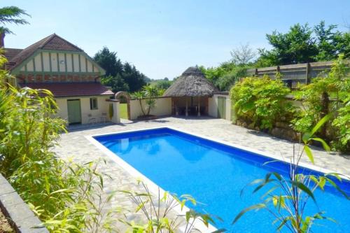 Cotswold Country house Villa Retreat With Pool