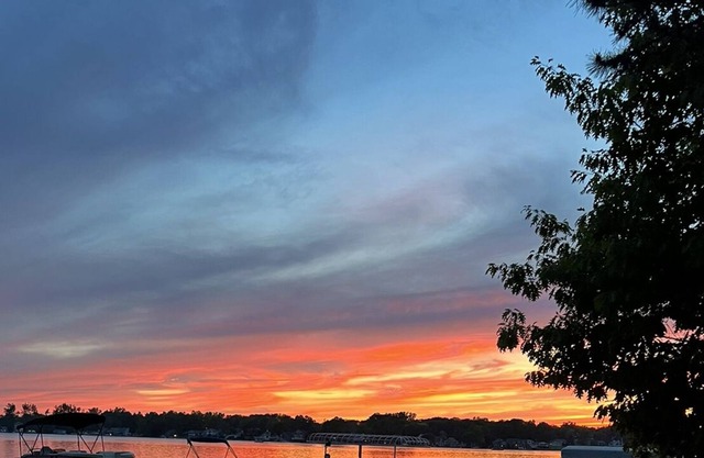 Cottage on Devils Lake, sleeps up to 15, sandy bottom, great swimming, dock.