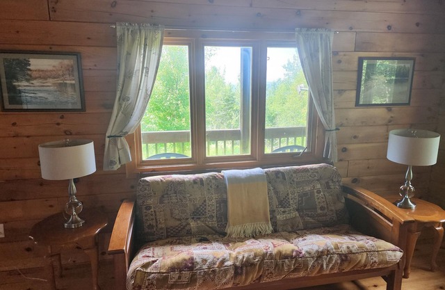 Cottage #1 in a quiet nature setting. 10 minute drive from North Sydney.