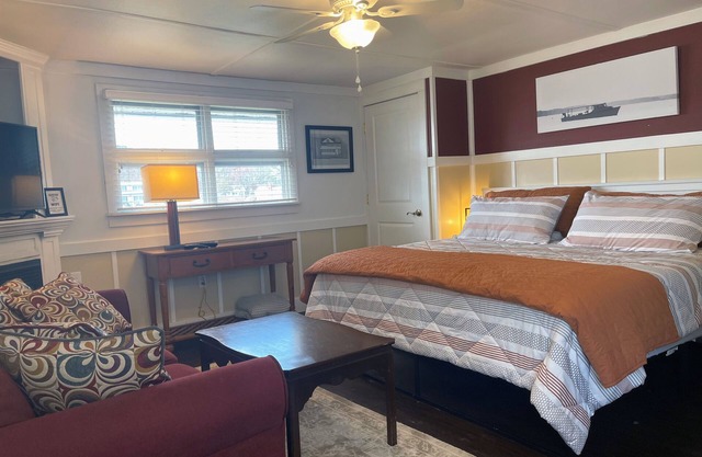 Cottage 1A-Charming 1-bedroom cottage on the water, minutes from St Michaels MD