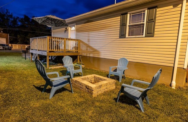 Cottage 304, 2 Bed w/Fire Pit, near trails!