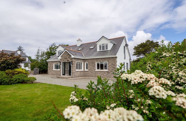 Cottage 378 - Carna - sleeps 10 guests in 5 bedrooms