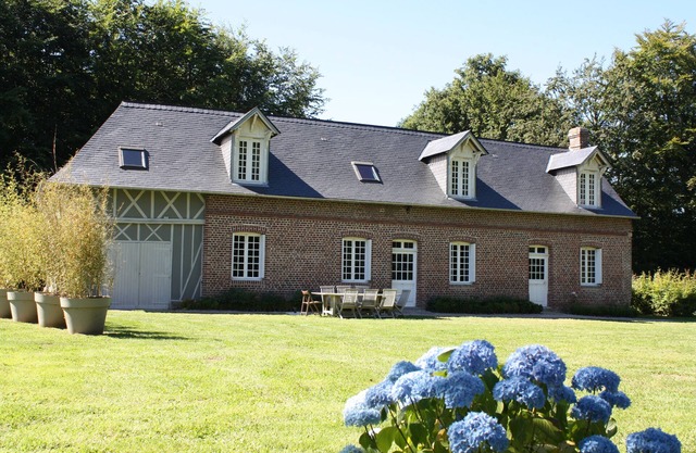 Cottage 3km sea, 5 minutes Lac de Caniel, 1km golf
