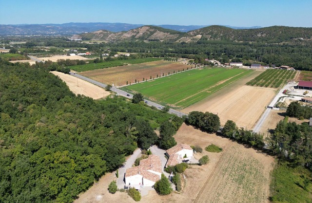 Cottage 8 ps. 3 cbres. Swimming pool. Center Drôme, ideal for discovering Drome and Ardéche