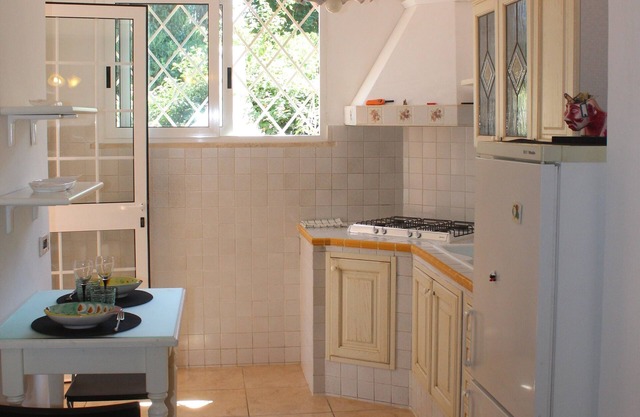 Cottage / Apartment with garden