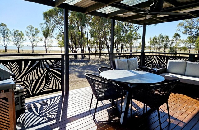 Cottage by the Lake - Pet friendly