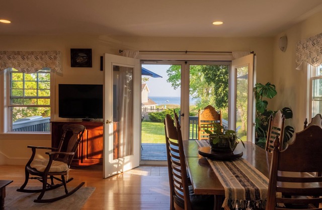 Cottage by the Sea - Steps to Crescent Beach, a Quick Drive to Portland