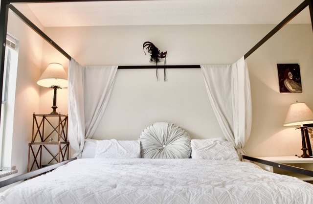Cottage Core in the heart of the city, Med Center, NRG, Hobby, Herman Park, Zoo!