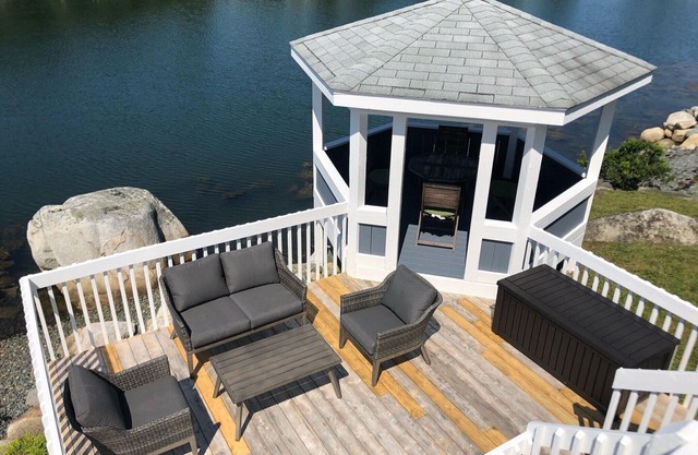 Cottage Cove Oceanfront Retreat