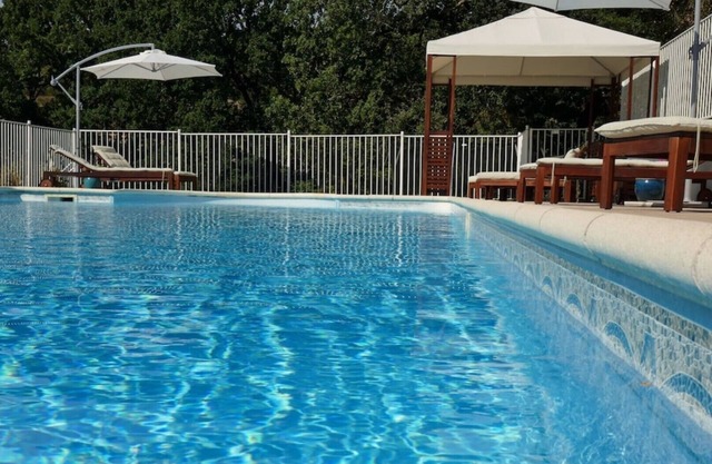 Cottage Family friendly gîtes, wifi, play areas, welcome pack, large heated pool