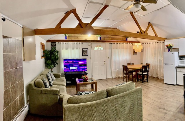 Cottage for rent in Gimli MB. Sanitized and Cleaned beetween bookings