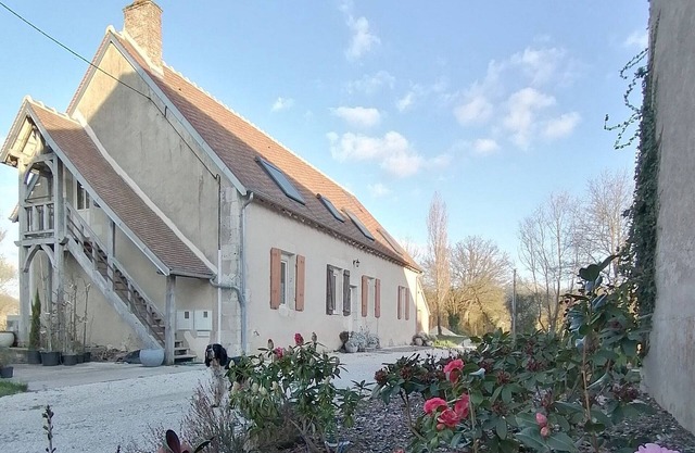 Cottage in forest with garden, terrace and parking near Loire