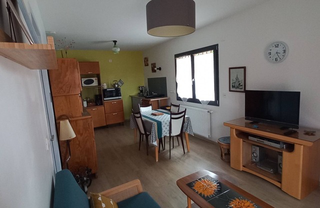 Cottage 'Chez Suzanne' with Mountain View, Shared Terrace and Shared Garden