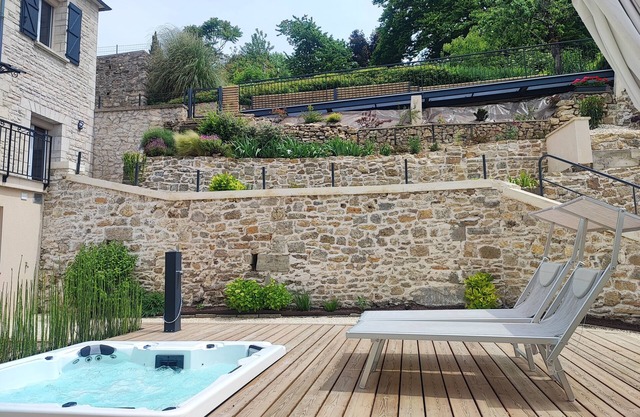 Cottage in Dordogne in picturesque town close to the Valley de l'Homme Lascaux