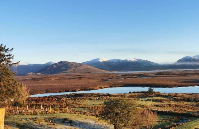 Cottage in Cashel, Connemara, Stunning Views of the 12 Bens & Maum Turk Ranges