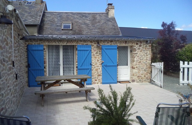 cottage in Créances village, 4 rooms, 4 people