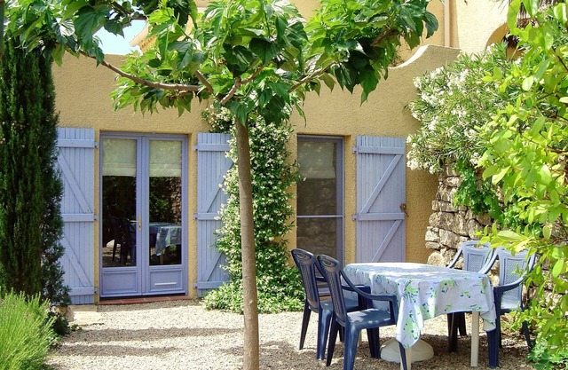 Cottage in Mediterranean park, superb view over the valley, near Lac du Salagou