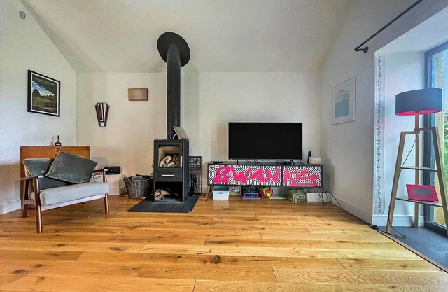 Cottage in Millbrook with Countryside Views