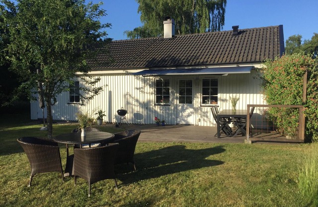 Cottage in Österlen with sauna and wood stove, near nature reserve with lake and forest.