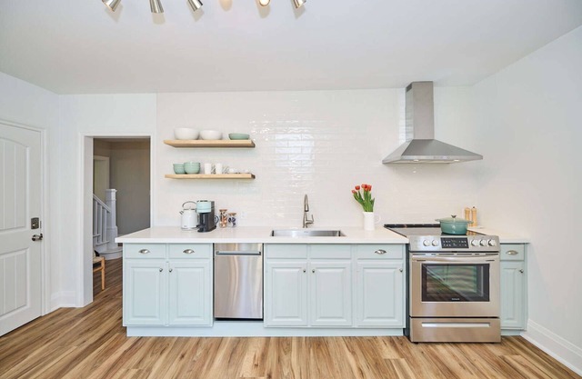Cottage In The City, Your Private Niagara Retreat