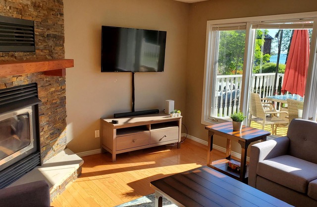 Cottage/Lake Simcoe/Innisfil/5 Bedrooms/10 Guests