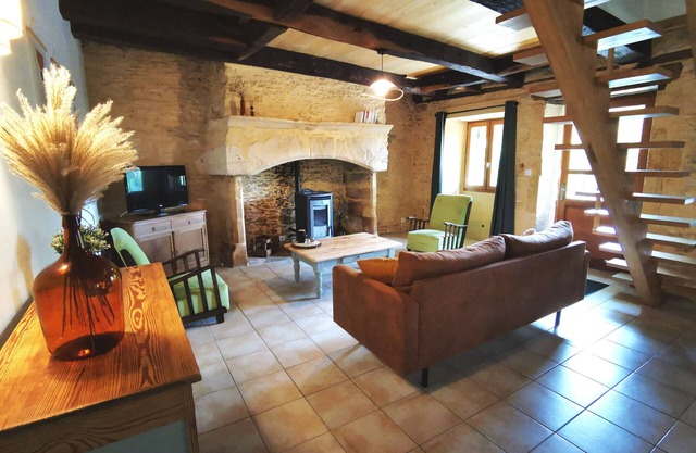 Cottage 'Le Gîte La Casa Di Pietra' with Private Terrace and Wi-Fi