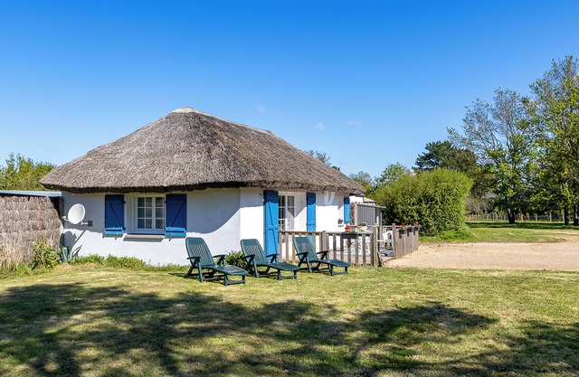Cottage 'Le Gîte De Château Trompette' with Private Terrace, Private Garden and Wi-Fi
