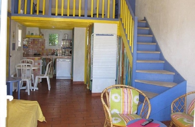 Cottage "Location, Piscine, Animaux, Jardin" with Shared Pool, Private Terrace & Wi-Fi