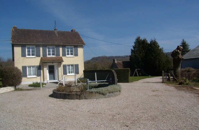 "cottage motte" large friendly cottage in the countryside with large spaces