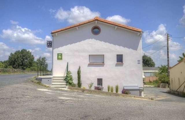 Cottage near Loire with Wi-Fi and baby equipment