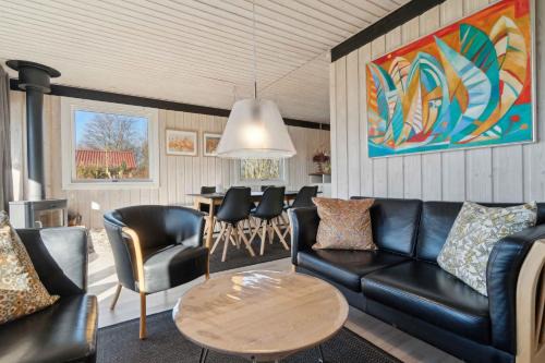 Cottage Near Idyllic & Peaceful Sandy Beach