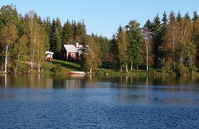 Cottage old charm, private location, jetty, swimming, boat, free fishing, sauna.